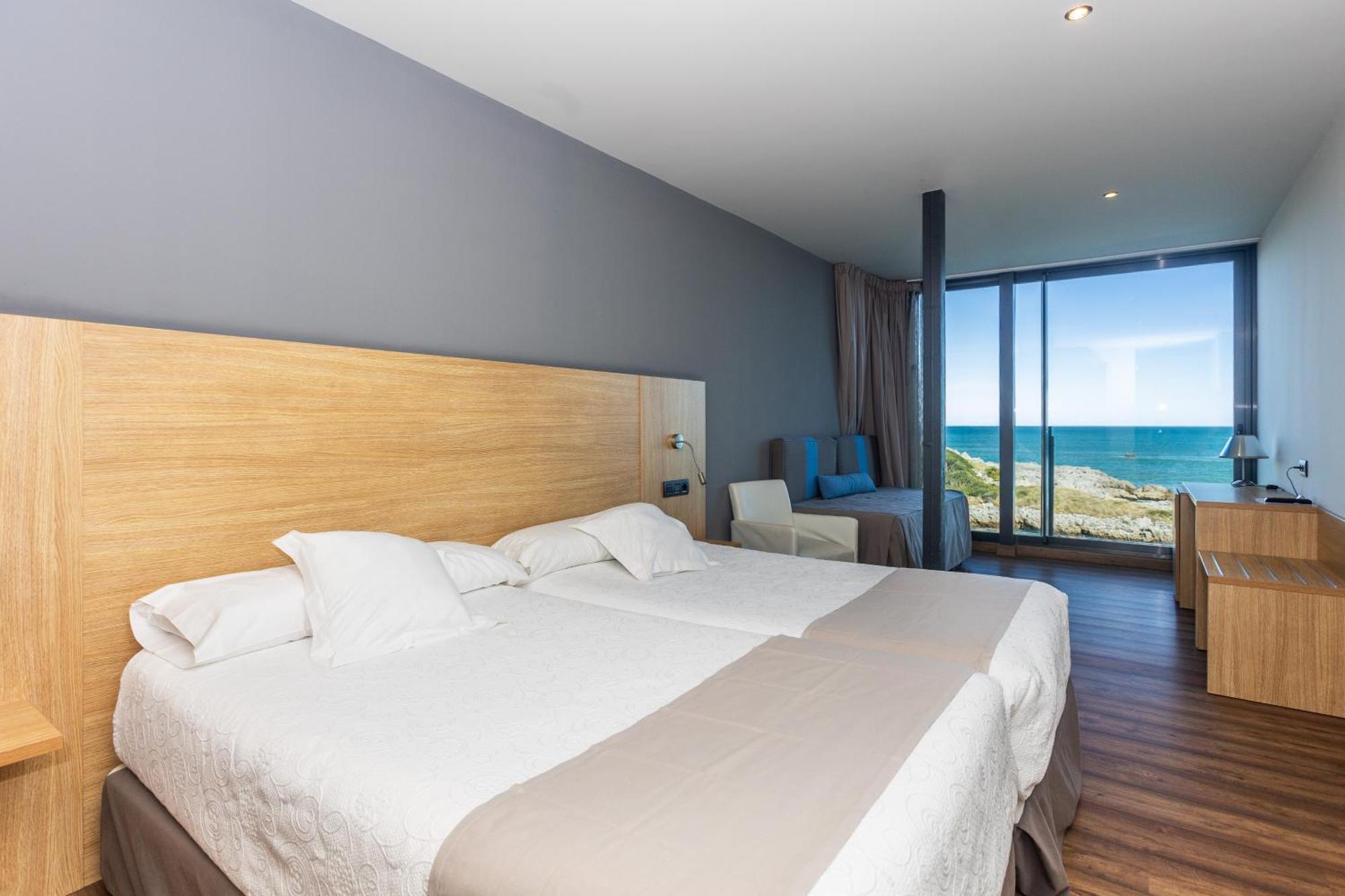 Astuy Hotel 3*